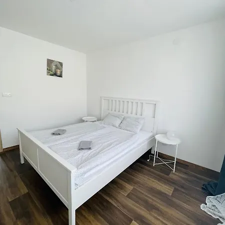 Nejdek 아파트